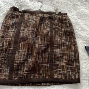 Access skirt size 4 smoke free home.